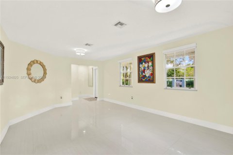 Villa ou maison à vendre à Miami, Floride: 4 chambres, 179.49 m2 № 2252273 - photo 27