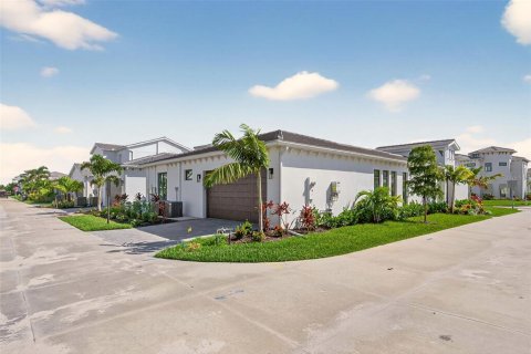 House in Bradenton, Florida 3 bedrooms, 250.84 sq.m. № 1911645 - photo 4