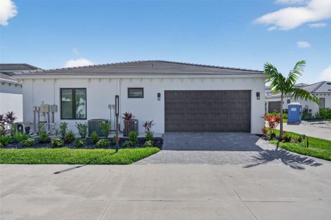 House in Bradenton, Florida 3 bedrooms, 250.84 sq.m. № 1911645 - photo 5