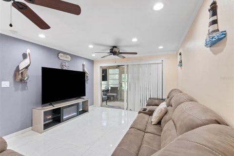 Condominio en venta en New Port Richey, Florida, 2 dormitorios, 82.5 m2 № 1856447 - foto 11