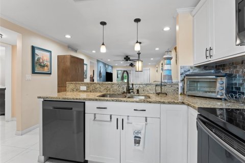 Condominio en venta en New Port Richey, Florida, 2 dormitorios, 82.5 m2 № 1856447 - foto 6