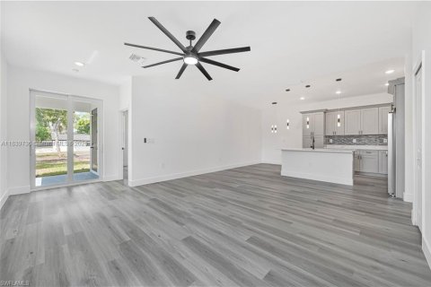 House in Fort Myers, Florida 4 bedrooms № 1830615 - photo 7