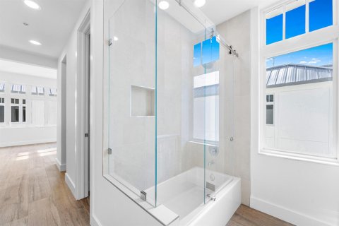 Condo in Palm Beach Shores, Florida, 3 bedrooms  № 2182853 - photo 16