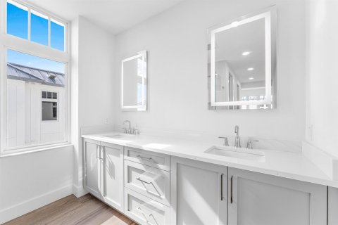 Condo in Palm Beach Shores, Florida, 3 bedrooms  № 2182853 - photo 11