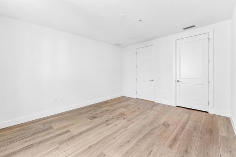 Condo in Palm Beach Shores, Florida, 3 bedrooms  № 2182853 - photo 19