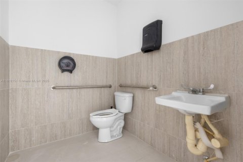 Propiedad comercial en venta en Wilton Manors, Florida № 1774185 - foto 9
