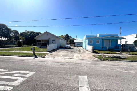 Propiedad comercial en venta en St. Lucie, Florida, 8 dormitorios, 263.38 m2 № 1524701 - foto 2