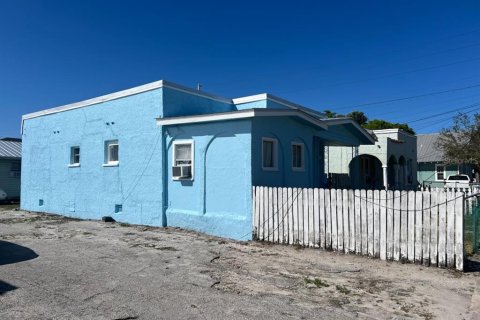 Propiedad comercial en venta en St. Lucie, Florida, 8 dormitorios, 263.38 m2 № 1524701 - foto 9