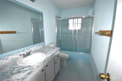 Casa en venta en Plantation, Florida, 2 dormitorios, 129.88 m2 № 1945934 - foto 16