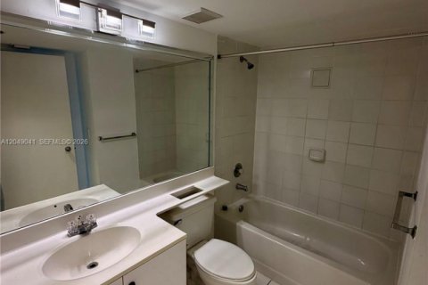 Condo in Aventura, Florida, 2 bedrooms  № 2244794 - photo 7