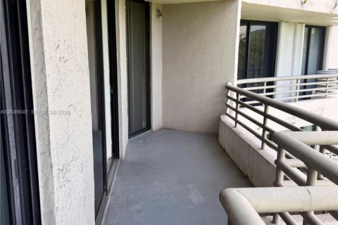 Condo in Aventura, Florida, 2 bedrooms  № 2244794 - photo 13