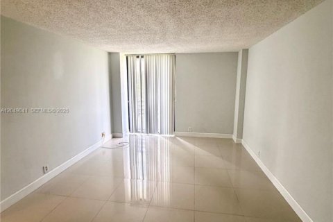 Condo in Aventura, Florida, 2 bedrooms  № 2244794 - photo 3