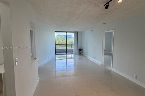 Condo in Aventura, Florida, 2 bedrooms  № 2244794 - photo 2
