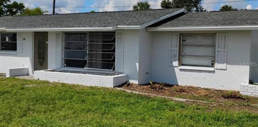 Villa ou maison à Port Charlotte, Floride 4 chambres, 96.62 m2 № 2197521