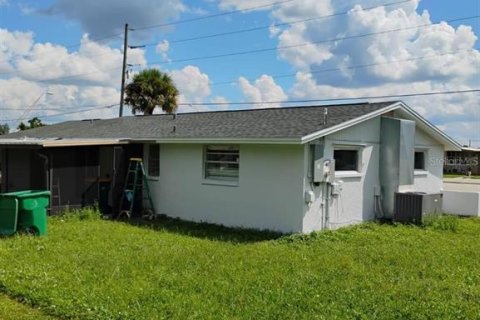 Villa ou maison à louer à Port Charlotte, Floride: 4 chambres, 96.62 m2 № 2197521 - photo 2