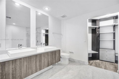 Condo in Miami, Florida, 2 bedrooms  № 2186246 - photo 18