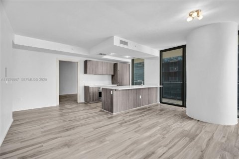 Condo in Miami, Florida, 2 bedrooms  № 2186246 - photo 4