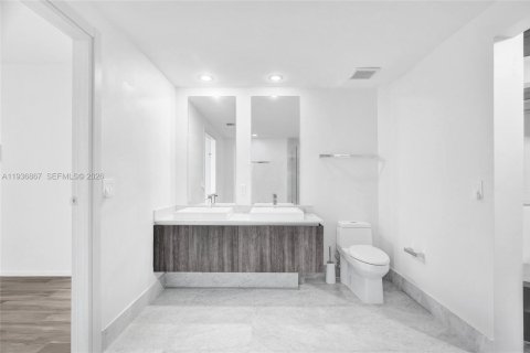 Condo in Miami, Florida, 2 bedrooms  № 2186246 - photo 20