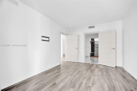 Condo in Miami, Florida, 2 bedrooms  № 2186246 - photo 17