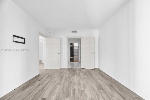 Condo in Miami, Florida, 2 bedrooms  № 2186246 - photo 16