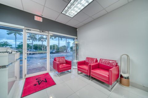 Commercial property in Pinecrest, Florida № 2026592 - photo 13