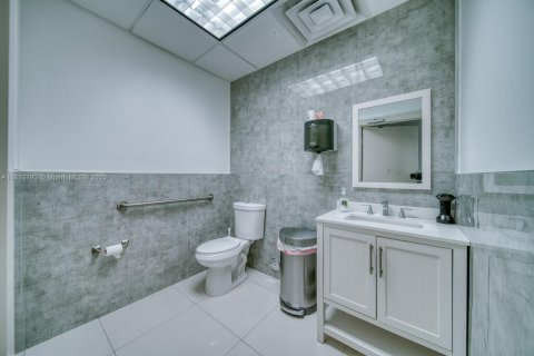 Commercial property in Pinecrest, Florida № 2026592 - photo 20