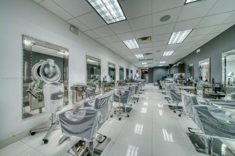 Commercial property in Pinecrest, Florida № 2026592 - photo 3