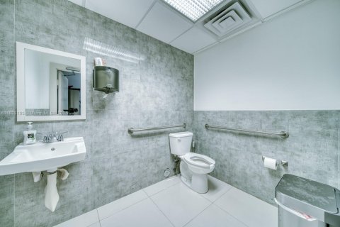 Commercial property in Pinecrest, Florida № 2026592 - photo 21