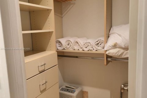 Condominio en venta en Miami Beach, Florida, 1 dormitorio, 51.1 m2 № 1978034 - foto 18