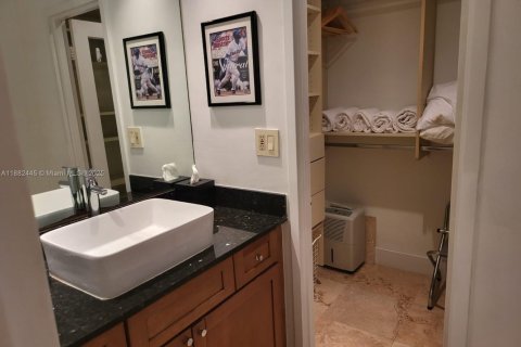Condominio en venta en Miami Beach, Florida, 1 dormitorio, 51.1 m2 № 1978034 - foto 6