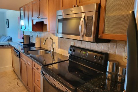 Condominio en Miami Beach, Florida, 1 dormitorio  № 1978034