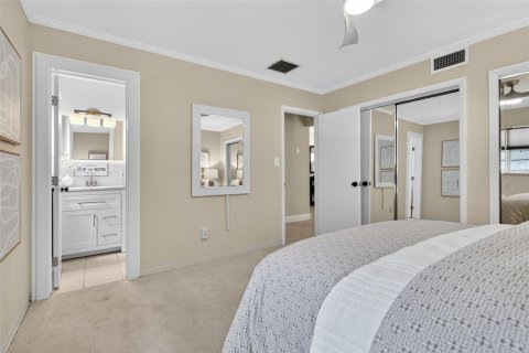 House in Saint Petersburg, Florida 3 bedrooms, 178.56 sq.m. № 1856364 - photo 29