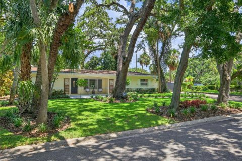 House in Saint Petersburg, Florida 3 bedrooms, 178.56 sq.m. № 1856364 - photo 4