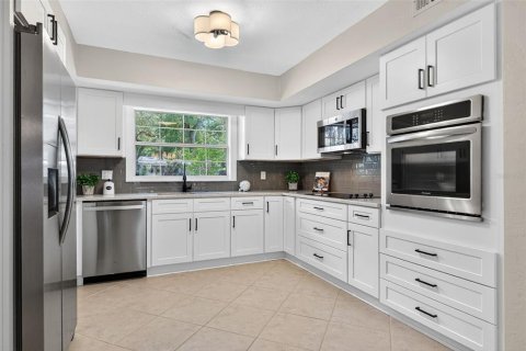 House in Saint Petersburg, Florida 3 bedrooms, 178.56 sq.m. № 1856364 - photo 17