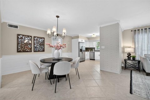 House in Saint Petersburg, Florida 3 bedrooms, 178.56 sq.m. № 1856364 - photo 15