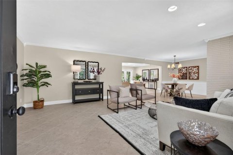 House in Saint Petersburg, Florida 3 bedrooms, 178.56 sq.m. № 1856364 - photo 9