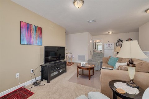 House in Tampa, Florida 4 bedrooms, 236.81 sq.m. № 1819050 - photo 18
