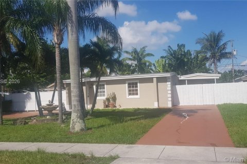 House in Miami, Florida 2 bedrooms, 164.44 sq.m. № 2064370 - photo 10