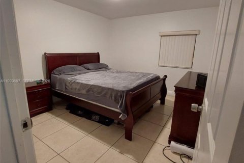 House in Miami, Florida 2 bedrooms, 164.44 sq.m. № 2064370 - photo 26