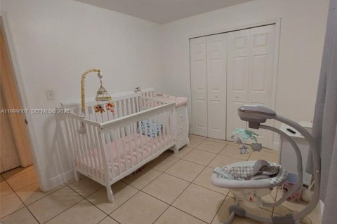 House in Miami, Florida 2 bedrooms, 164.44 sq.m. № 2064370 - photo 20