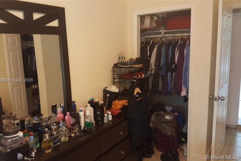 House in Miami, Florida 2 bedrooms, 164.44 sq.m. № 2064370 - photo 3