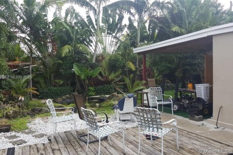 House in Miami, Florida 2 bedrooms, 164.44 sq.m. № 2064370 - photo 5