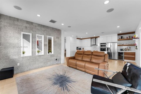 Купить виллу или дом в Дорал, Флорида 4 спальни, 246.19м2, № 1988306 - фото 3