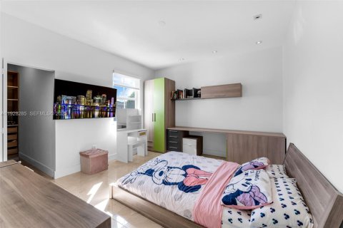 Купить виллу или дом в Дорал, Флорида 4 спальни, 246.19м2, № 1988306 - фото 14