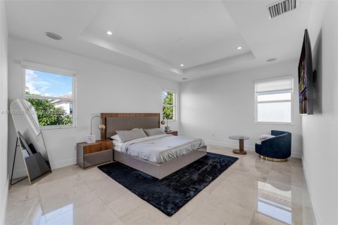 Купить виллу или дом в Дорал, Флорида 4 спальни, 246.19м2, № 1988306 - фото 21