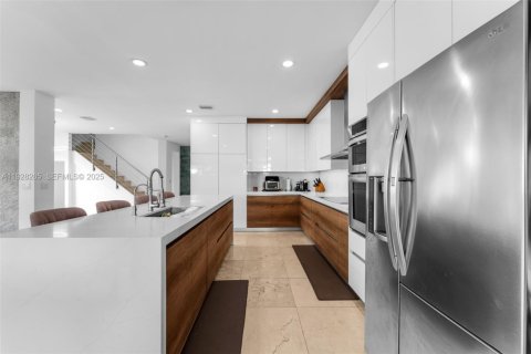 Купить виллу или дом в Дорал, Флорида 4 спальни, 246.19м2, № 1988306 - фото 6