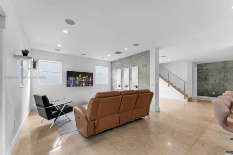 Купить виллу или дом в Дорал, Флорида 4 спальни, 246.19м2, № 1988306 - фото 12