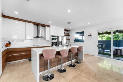 Купить виллу или дом в Дорал, Флорида 4 спальни, 246.19м2, № 1988306 - фото 4