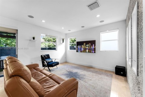 Купить виллу или дом в Дорал, Флорида 4 спальни, 246.19м2, № 1988306 - фото 11