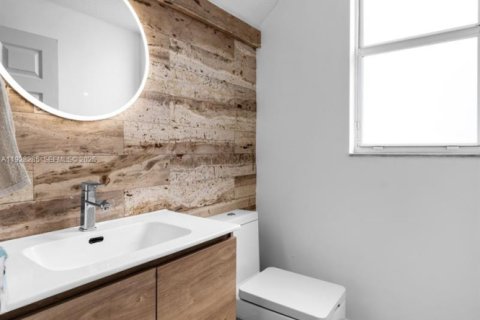 Купить виллу или дом в Дорал, Флорида 4 спальни, 246.19м2, № 1988306 - фото 13